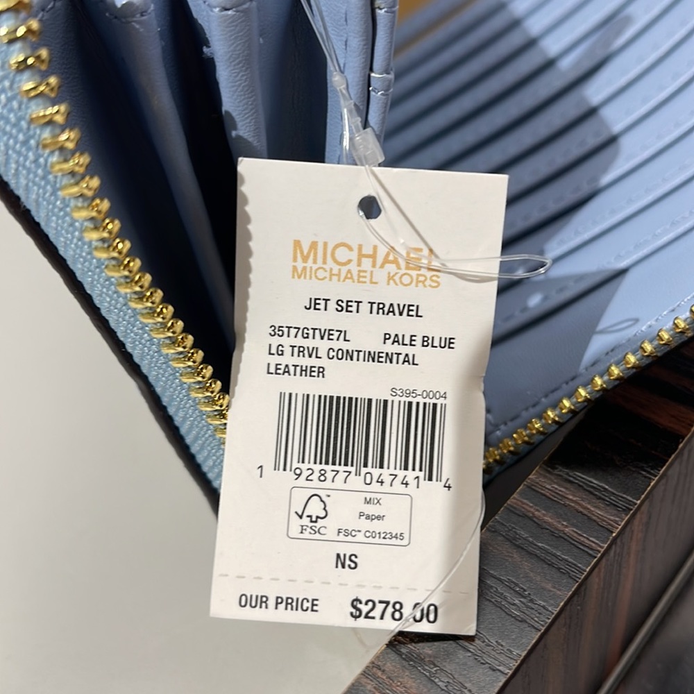 Michael Kors Jet Set Travel Large Travel CONTINENTAL 
Pale Blue - Picture 11 of 16